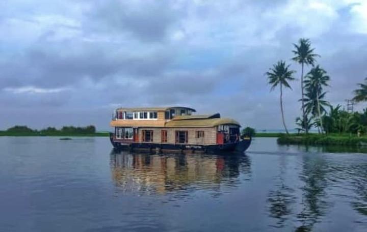 Grand Villa Houseboat Kumarakom Exteriér fotografie